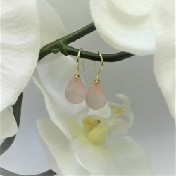 Golden earrings with rose quarts gemstones